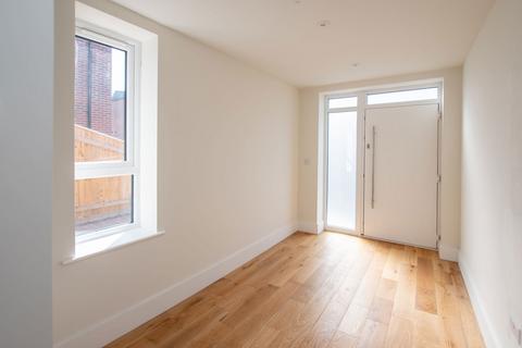 undefined, College Street, Grimsby DN34