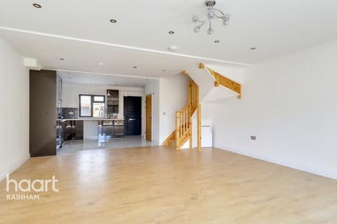 15 Berwick Pond Close, Rainham, RM13 9QP