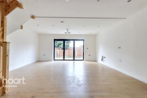 15 Berwick Pond Close, Rainham, RM13 9QP