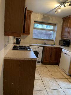 4 bedroom terraced house to rent, Crownfield Road, London E15
