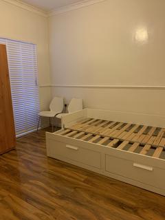 4 bedroom terraced house to rent, Crownfield Road, London E15