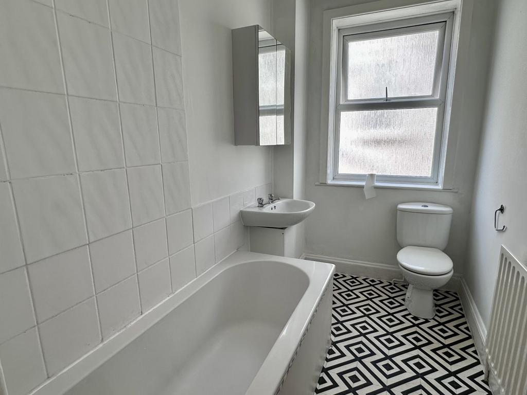 Apartment in Bournemouth - View 3