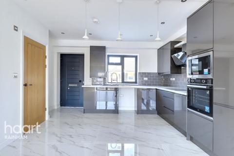 3 bedroom semi-detached house for sale, Berwick Pond Close, Rainham, RM13 9QP