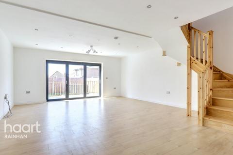 3 bedroom semi-detached house for sale, Berwick Pond Close, Rainham, RM13 9QP