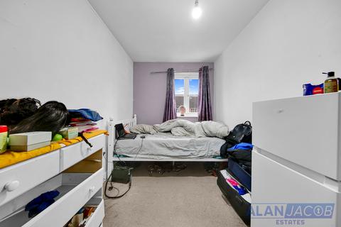 16 Bushy Close, Romford, RM1 4WN