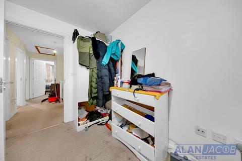 16 Bushy Close, Romford, RM1 4WN