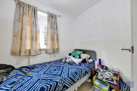 16 Bushy Close, Romford, RM1 4WN