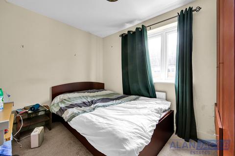 16 Bushy Close, Romford, RM1 4WN