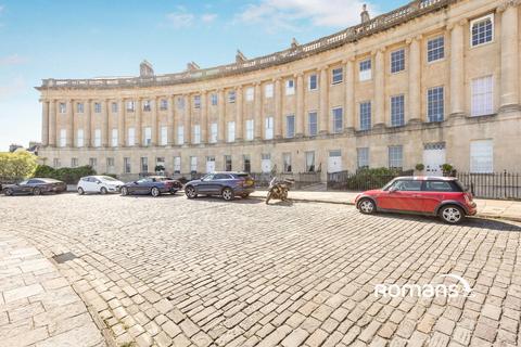 Studio to rent, Royal Crescent, Bath, BA1