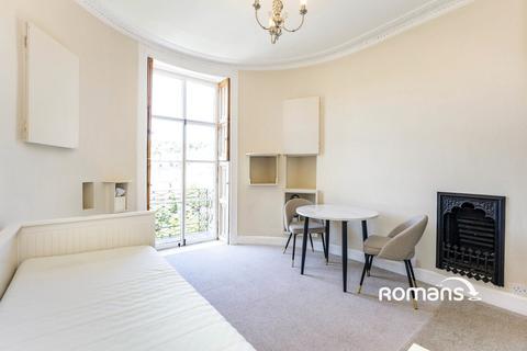 Studio to rent, Royal Crescent, Bath, BA1