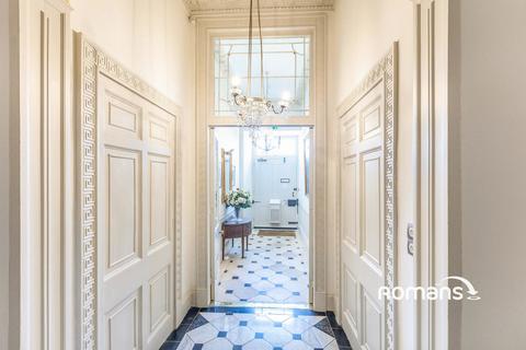 Studio to rent, Royal Crescent, Bath, BA1