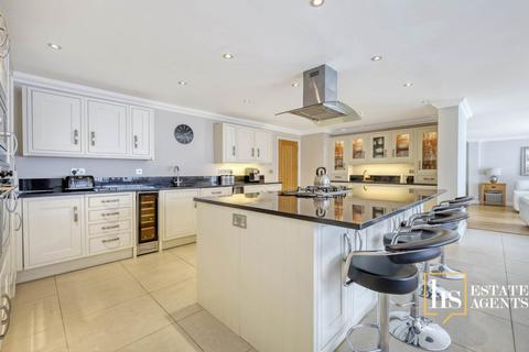 6 bedroom detached house for sale, Park Avenue, Brentwood CM13