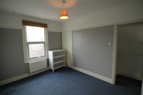 12 Braemar Road, Brentford, TW8 0NR