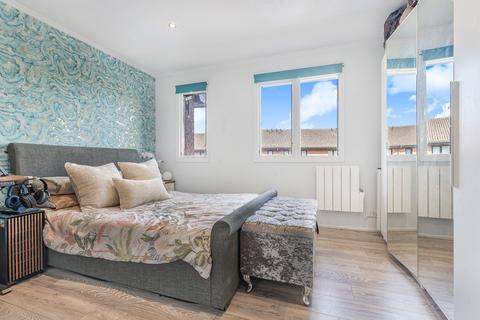 10 Aspen Close, Staines, TW18 4SW
