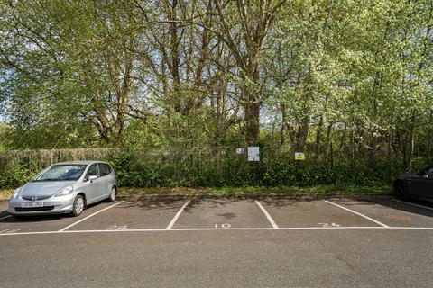 10 Aspen Close, Staines, TW18 4SW