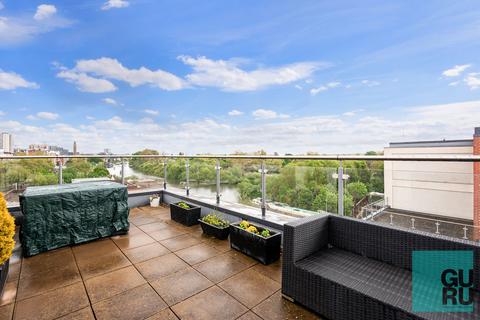 undefined, High Street, London, TW8