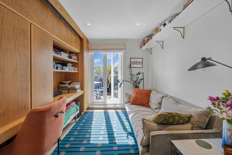 2 bedroom flat for sale, Putney Bridge Road, London