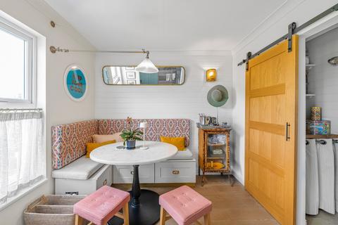 2 bedroom flat for sale, Putney Bridge Road, London