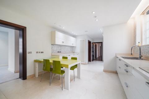 4 bedroom flat to rent, North Gate, Prince Albert Road, St Johns Wood, London