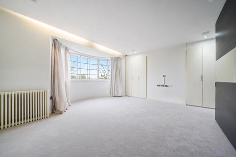 4 bedroom flat to rent, North Gate, Prince Albert Road, St Johns Wood, London