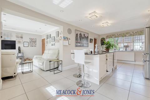 5 bedroom detached house for sale, Herington Grove, Hutton Mount, Brentwood