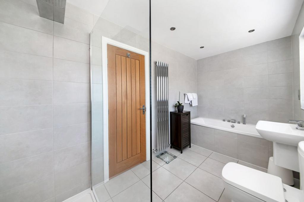 Bedroom one en suite bathroom