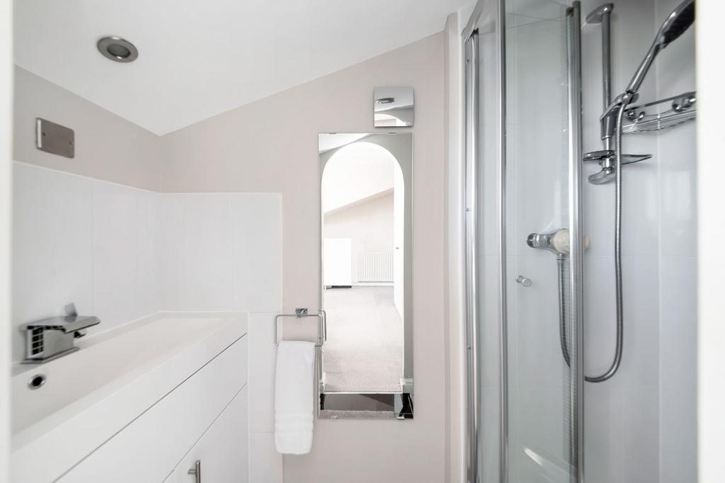 Bedroom four en suite shower area