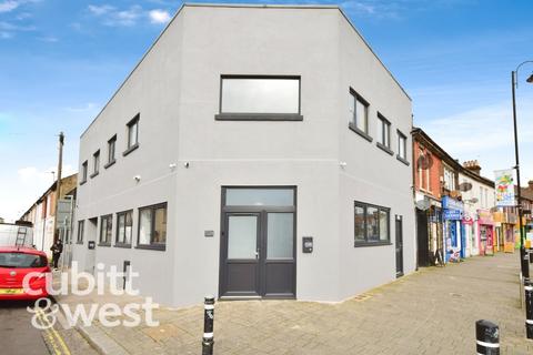 2 bedroom apartment to rent, AVAILABLE WITH NO DEPOSIT Fawcett Road Southsea PO4