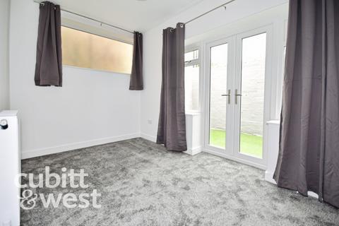 2 bedroom apartment to rent, AVAILABLE WITH NO DEPOSIT Fawcett Road Southsea PO4