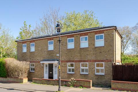 86 Alleyn Park, London, SE21 8SL