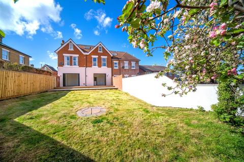 2 bedroom apartment for sale, Mill Hill Road, Cowes