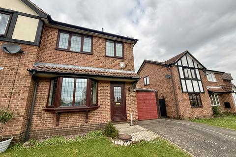 3 bedroom semi-detached house to rent, Worcester Road, Grantham, Lincolnshire, NG31