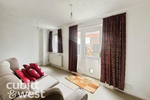 3 bedroom townhouse to rent, AVAILABLE WITH NO DEPOSITBucklers Court Portsmouth PO2