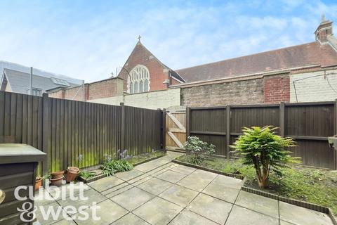 3 bedroom townhouse to rent, AVAILABLE WITH NO DEPOSITBucklers Court Portsmouth PO2