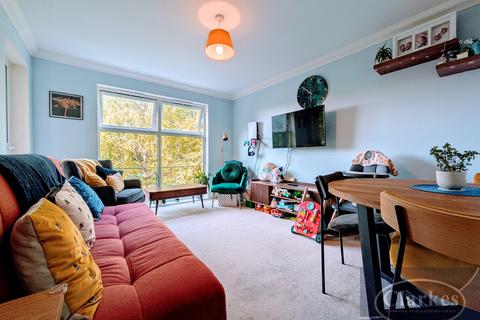 2 bedroom apartment for sale, Spacious Flat, Richmond Park Road