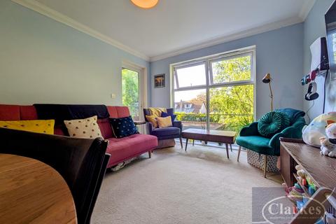 2 bedroom apartment for sale, Spacious Flat, Richmond Park Road