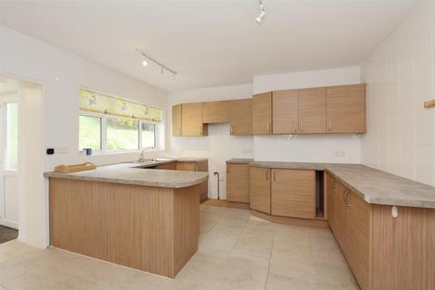 4 bedroom detached bungalow to rent, Dragons Hill, Lyme Regis