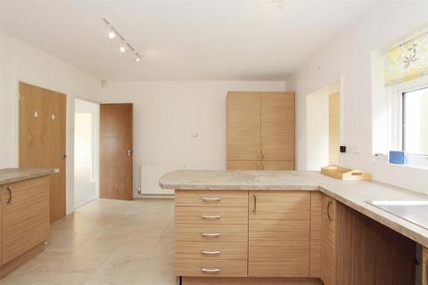 4 bedroom detached bungalow to rent, Dragons Hill, Lyme Regis