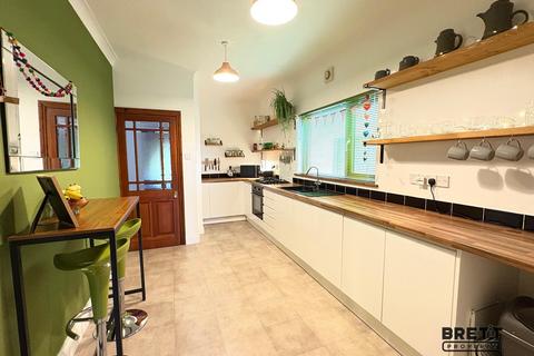 3 bedroom detached bungalow for sale, Carmarthen Road, Kilgetty, Pembrokeshire. SA68 0UJ