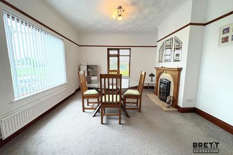 3 bedroom detached bungalow for sale, Carmarthen Road, Kilgetty, Pembrokeshire. SA68 0UJ