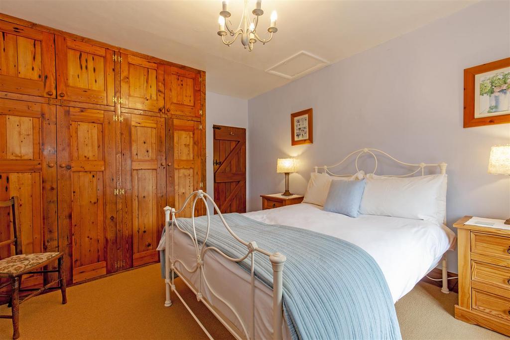 Bedroom 1-2.jpg