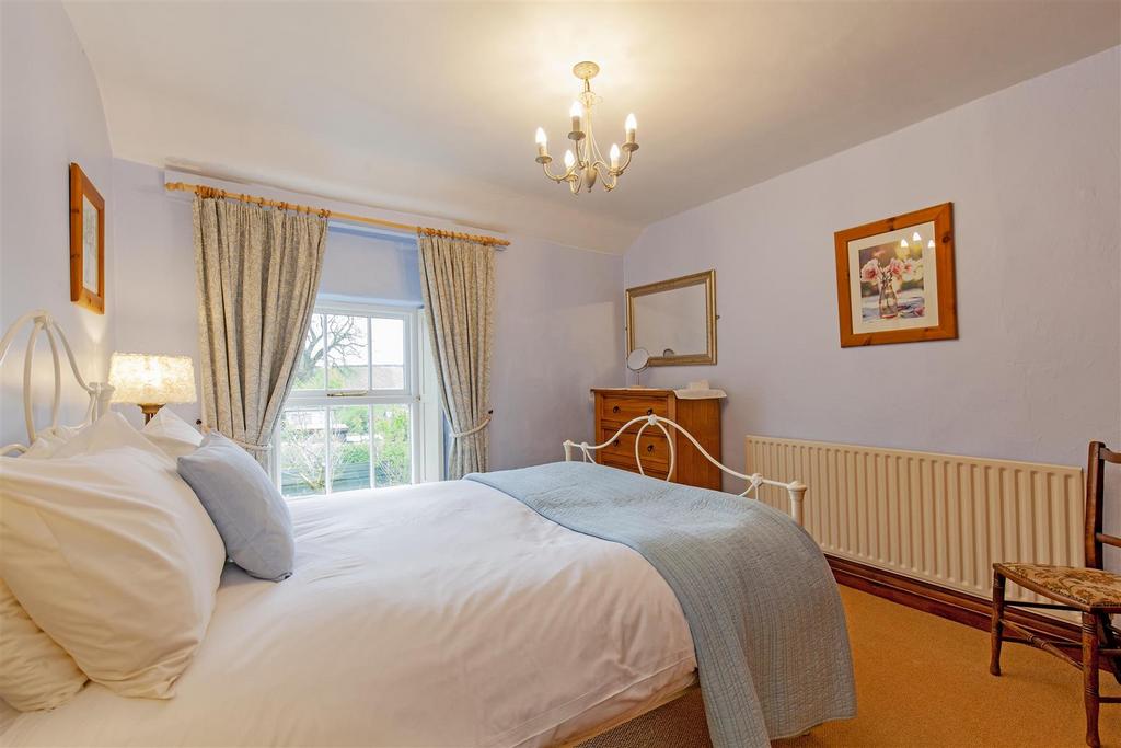 Bedroom 1-1.jpg