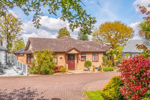 77 Broad Walk, Hockley, SS5 5DG