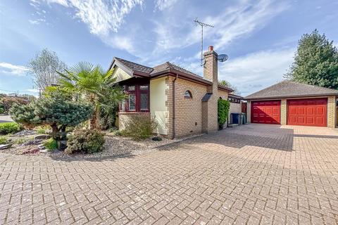 77 Broad Walk, Hockley, SS5 5DG