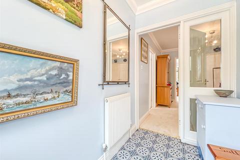77 Broad Walk, Hockley, SS5 5DG