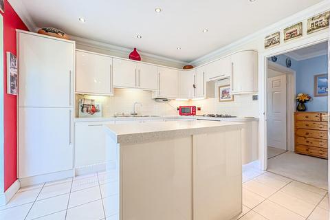 77 Broad Walk, Hockley, SS5 5DG