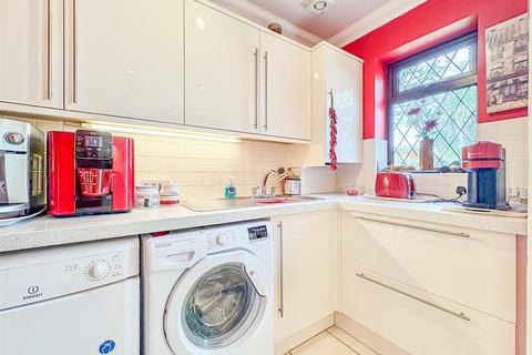 77 Broad Walk, Hockley, SS5 5DG
