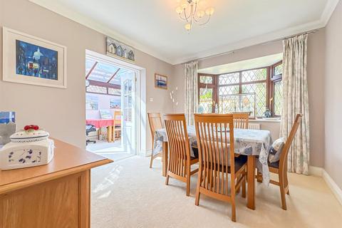 77 Broad Walk, Hockley, SS5 5DG