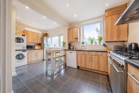 16 Heath Rise, Bromley, BR2 7PD