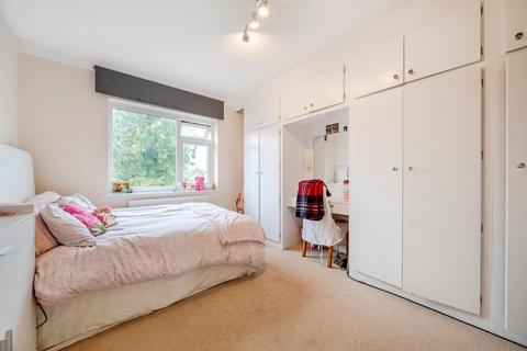 16 Heath Rise, Bromley, BR2 7PD